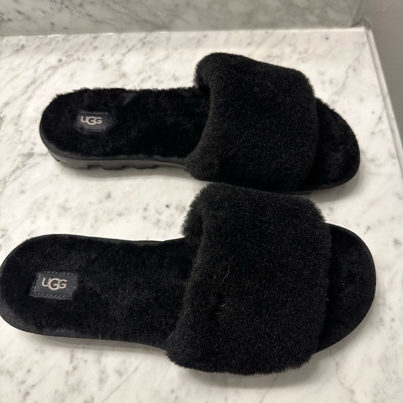 Ugg Women’s Black Slippers - Picture 4 of 7